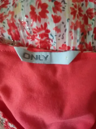 Blusa ONLY floral roja Talla M