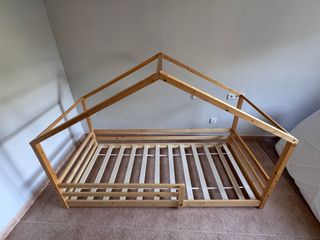Cama infantil madera tipo casita