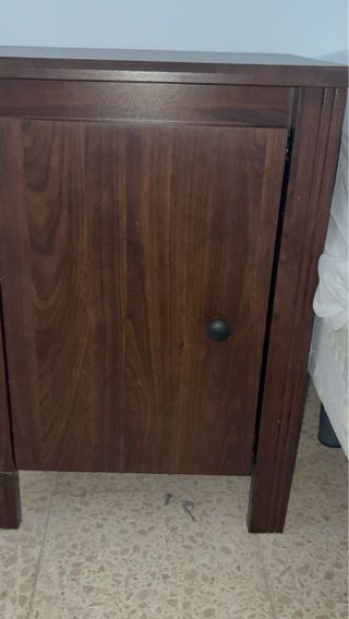 2 mesitas de noche de madera