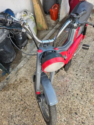 Mobilette Moped Gris y Rojo