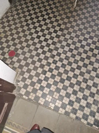 Suelos antiguos de baldosa hidráulica