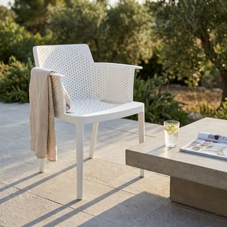 Sedia da Esterno Traforata Bianca Design Moderno