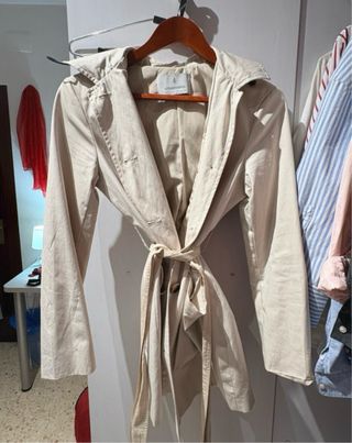 Gabardina beige con cinturón