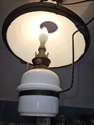 Lampadario opalina elettrificato