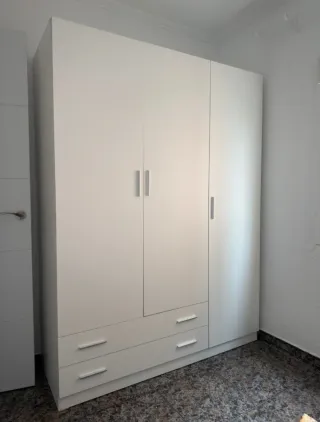 Armarios nuevos de madera