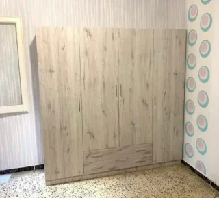 Armarios nuevos de madera
