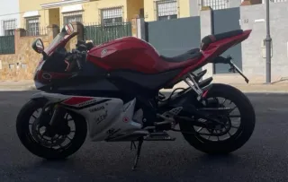 Yamaha R125 Sportbike Roja y Blanca