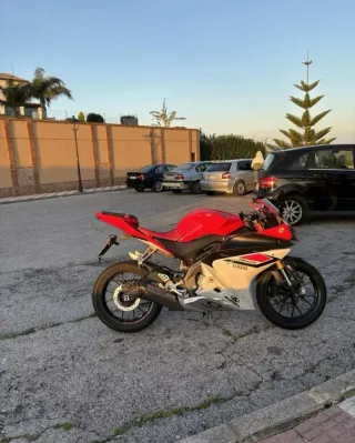 Yamaha R125 Sportbike Roja y Blanca