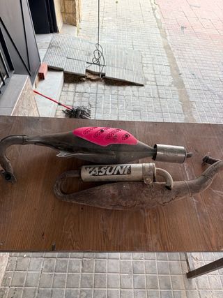 2 escapes moto 49cc Yasuni