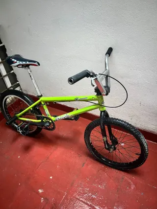 Bicicleta BMX Verde CONOR
