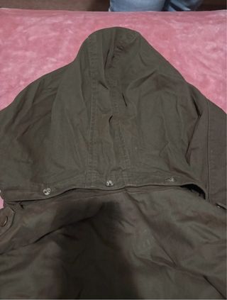 Chaqueta verde militar con capucha