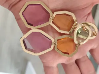 Pendientes largos piedras verdes, naranjas y morad