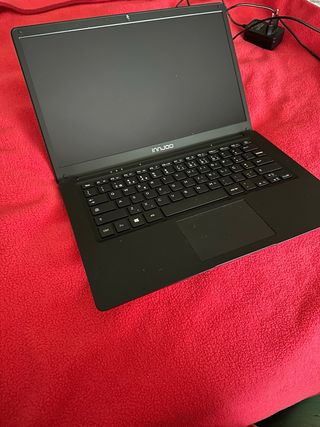 2 Portáteis Asus e Innjoo Preto
