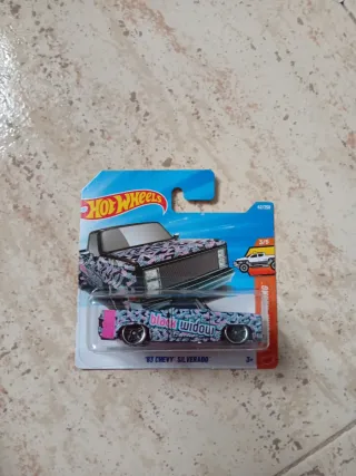 Hot Wheels '83 Chevy Silverado Black Widow