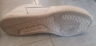 Zapatillas Adidas Blancas y Beige