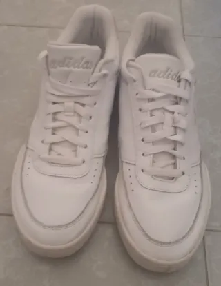 Zapatillas Adidas Blancas y Beige