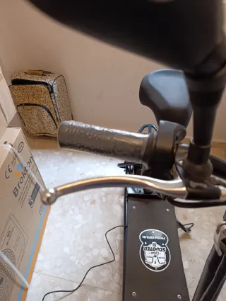 Patinete eléctrico negro