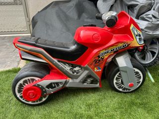 Moto infantil roja