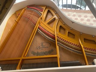Piano de Cola Blanco