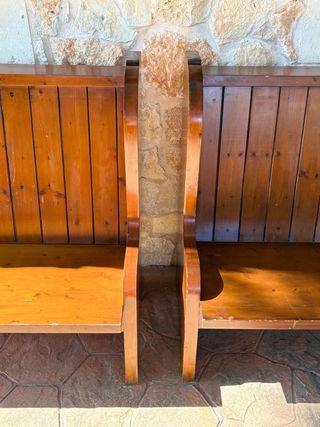 Bancos de madera rústicos
