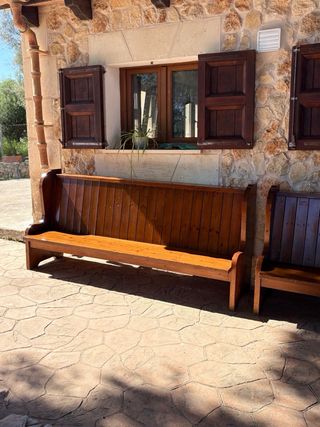 Bancos de madera rústicos