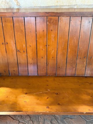Bancos de madera rústicos