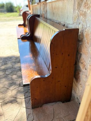 Bancos de madera rústicos