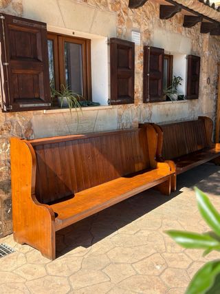 Bancos de madera rústicos