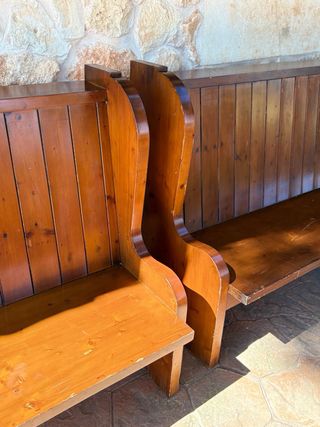 Bancos de madera rústicos