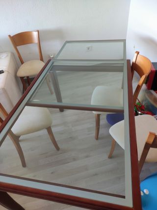 Mesa extensible cristal y 6 sillas madera