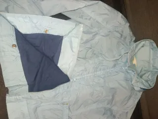 Chaqueta cortavientos primavera azul