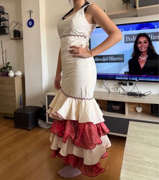 Traje de flamenca blanco y rojo