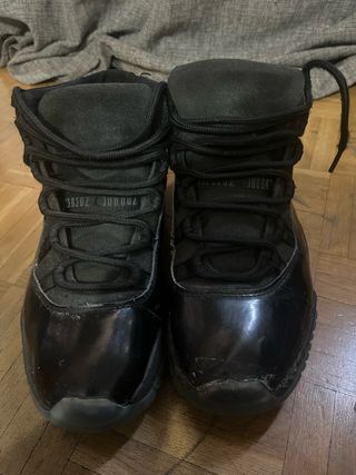 Jordan 11 Negras Talla 42