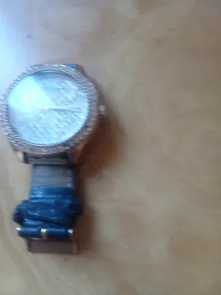 Reloj Guess Dorado y Azul con Detalles