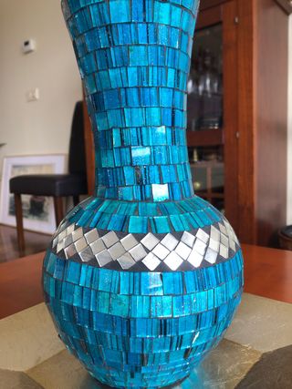 Jarrón de cristal azul y plateado