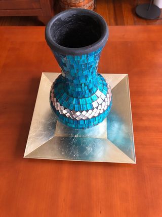 Jarrón de cristal azul y plateado