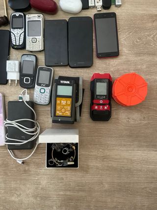 Lote de accesorios y electrónica