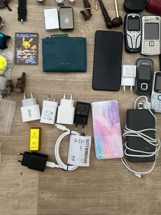 Lote de accesorios y electrónica