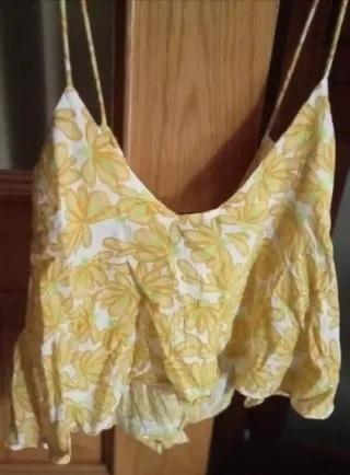 Conjunto short y Top Zara floral amarillo y blanco