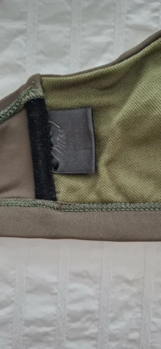 Bikini verde oliva con cordones