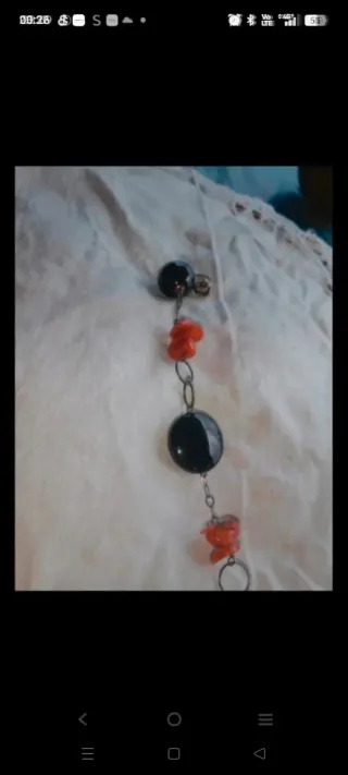 Braccialetto corallo e pietre dure nere