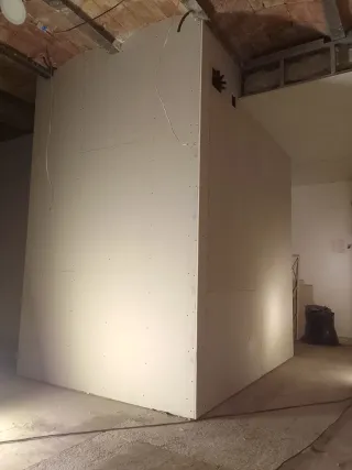 Trabajos de alisado y pintura y obras