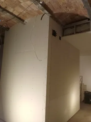 Trabajos de alisado y pintura y obras