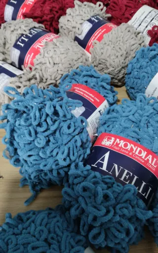 Gomitoli filato anelli ciniglia Mondial