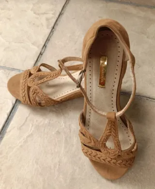 Sandalias cuña camel