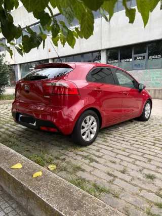Kia rio 207 mil km pegatina C gasolina 1.4 109cv 2011