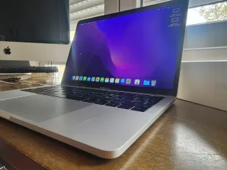 MacBook Pro 2017 con Touch ID/Bar e nuova batteria