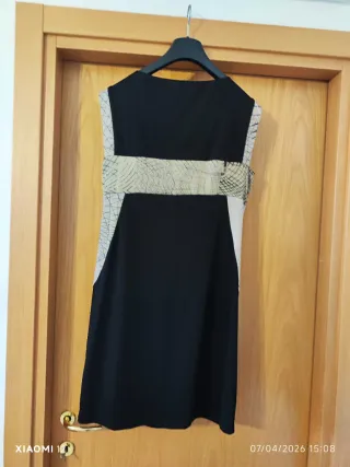 Abito smanicato fantasia