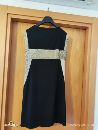 Abito smanicato fantasia