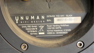 2 Altavoces Onkyo Negros tipo columna  Y 1 numan